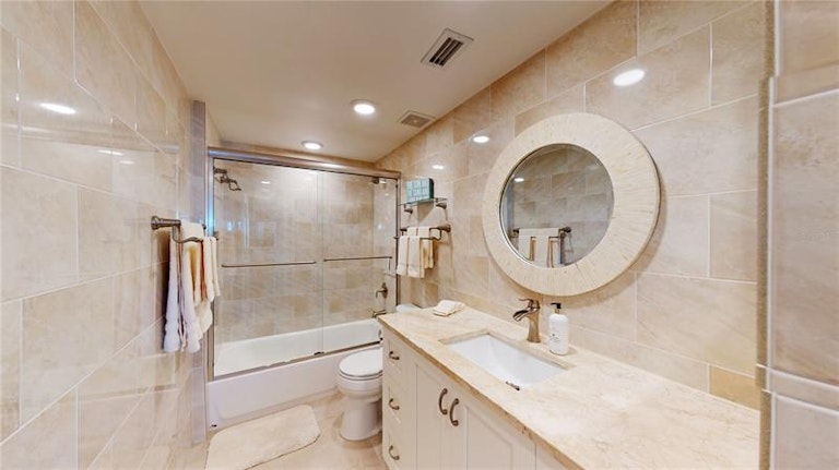 Photo 31 of 76 - 4575 Cove Cir #1204, Saint Petersburg, FL 33708