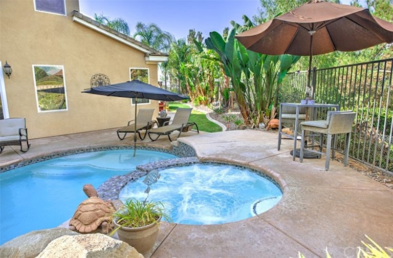 Photo 41 of 53 - 17264 Bluff Vista Ct, Riverside, CA 92503