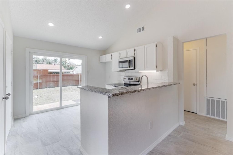Photo 8 of 28 - 10828 Eastcrest Ln, Dallas, TX 75217