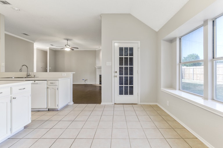Photo 15 of 25 - 7428 Amber Dr, Watauga, TX 76148