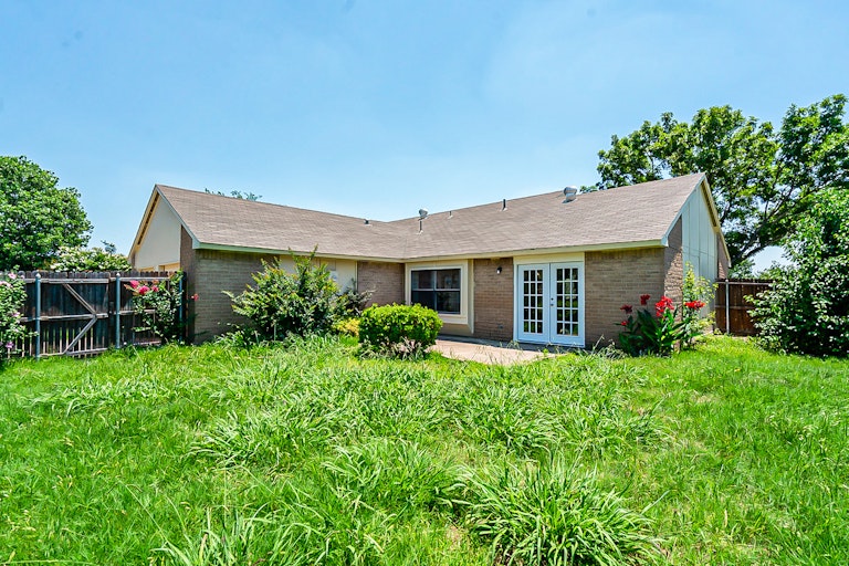 Photo 7 of 18 - 5605 Baker Dr, The Colony, TX 75056