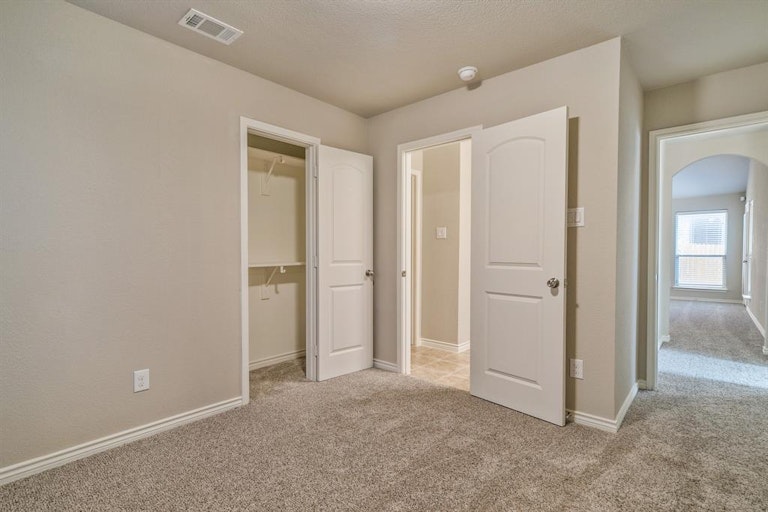Photo 27 of 35 - 149 Spring Hollow Dr, Fort Worth, TX 76131