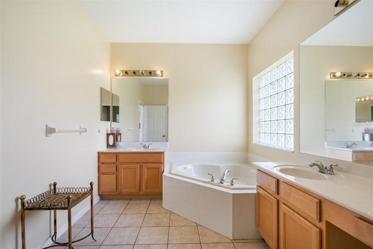 Photo 20 of 38 - 11015 Belmere Isles Ct, Windermere, FL 34786