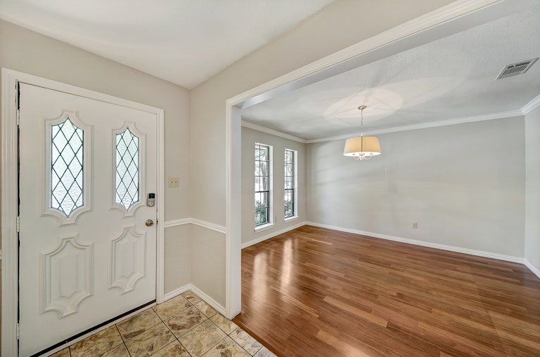 Photo 14 of 32 - 2233 Stafford Dr, Arlington, TX 76012