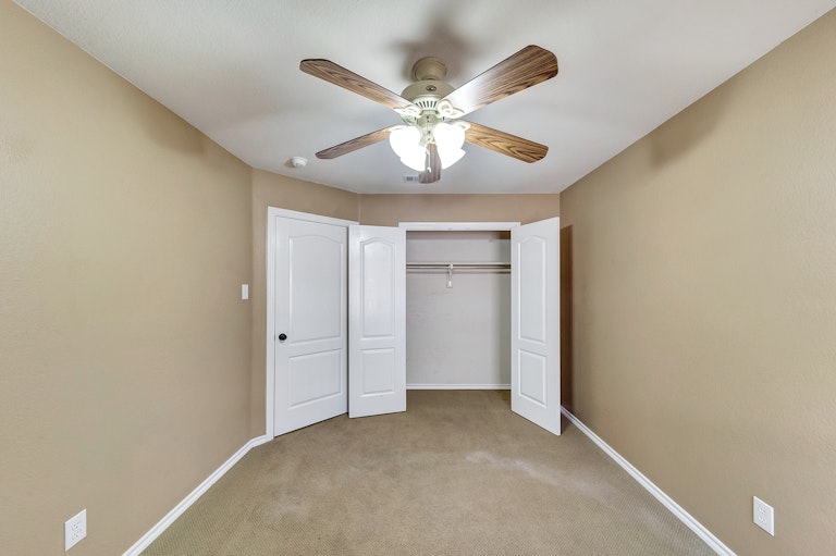 Photo 21 of 28 - 2225 Park Hurst Dr, Arlington, TX 76001