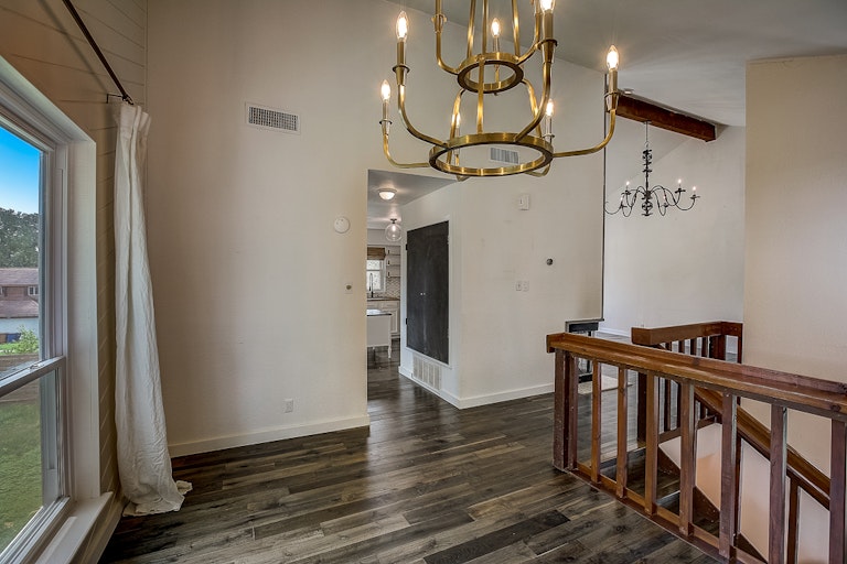 Photo 22 of 50 - 8103 Shiloh Ct, Austin, TX 78745