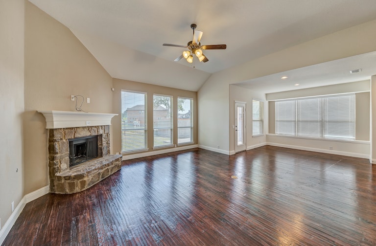 Photo 12 of 33 - 1204 Barberry Dr, Burleson, TX 76028