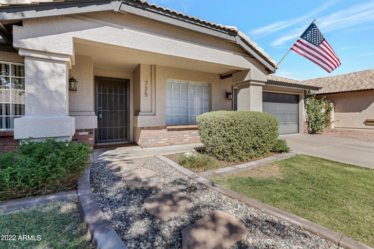 Photo 4 of 41 - 725 S Cheri Lynn Dr, Chandler, AZ 85225