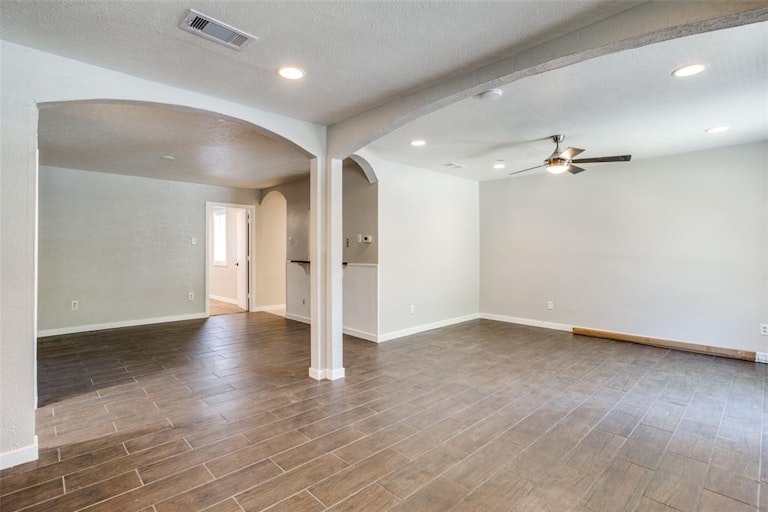 Photo 3 of 19 - 551 Cripple Creek Dr, Duncanville, TX 75116