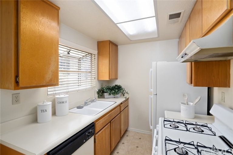 Photo 15 of 29 - 217 S Catalina Ave #8, Pasadena, CA 91106