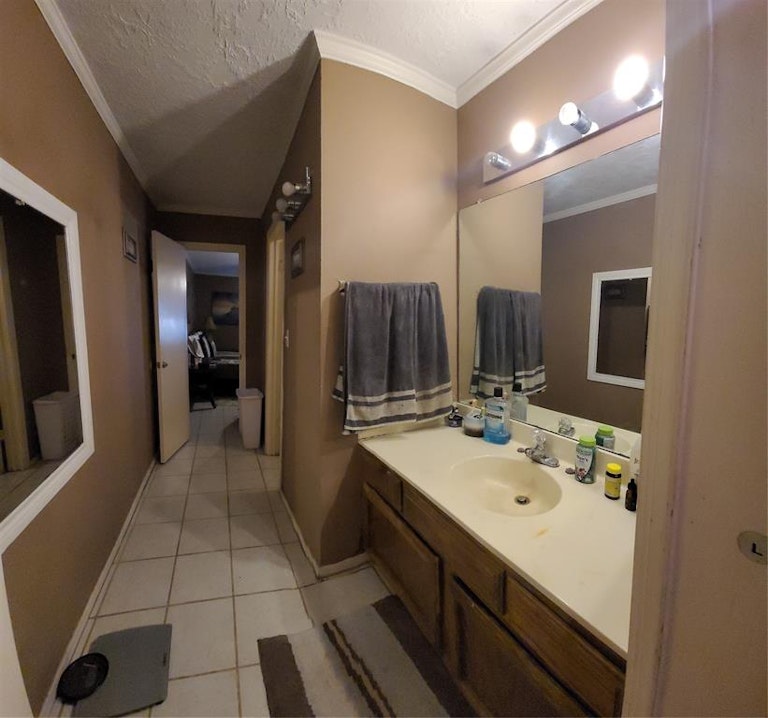 Photo 25 of 38 - 6450 Dellfern Dr, Houston, TX 77035