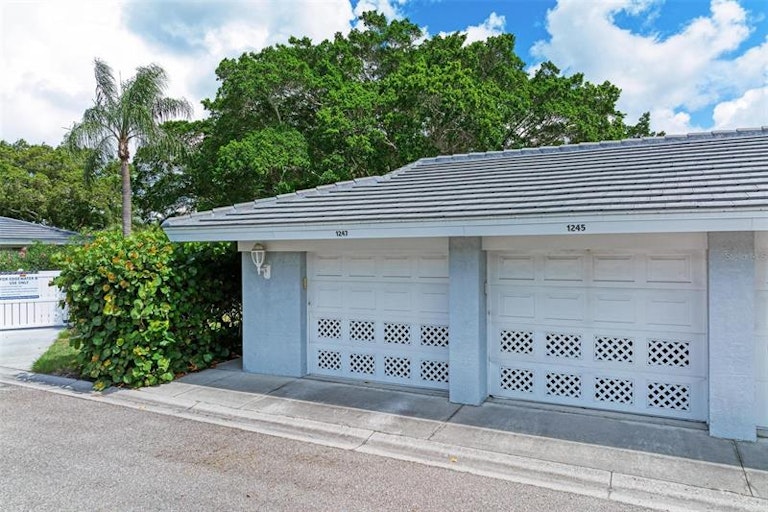 Photo 36 of 56 - 1247 Edgewater Cir #1247, Bradenton, FL 34209