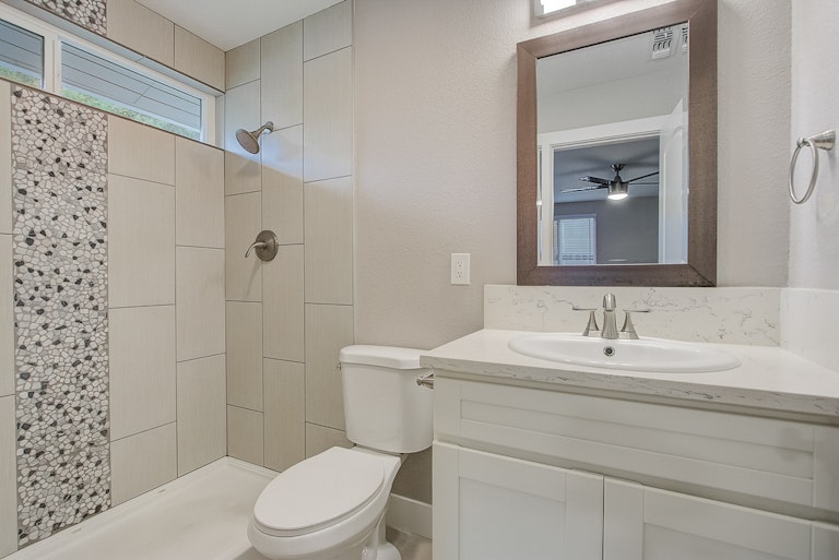 Photo 8 of 33 - 4342 Alderwood Way, Sacramento, CA 95864