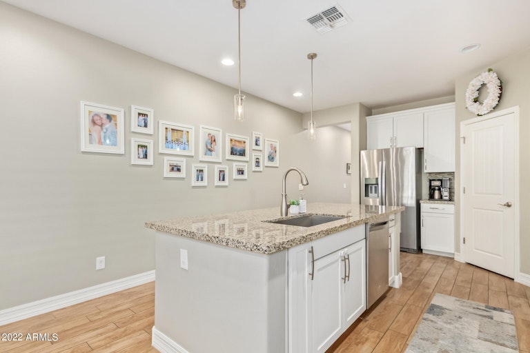 Photo 13 of 35 - 3015 W Laredo Ln, Phoenix, AZ 85085