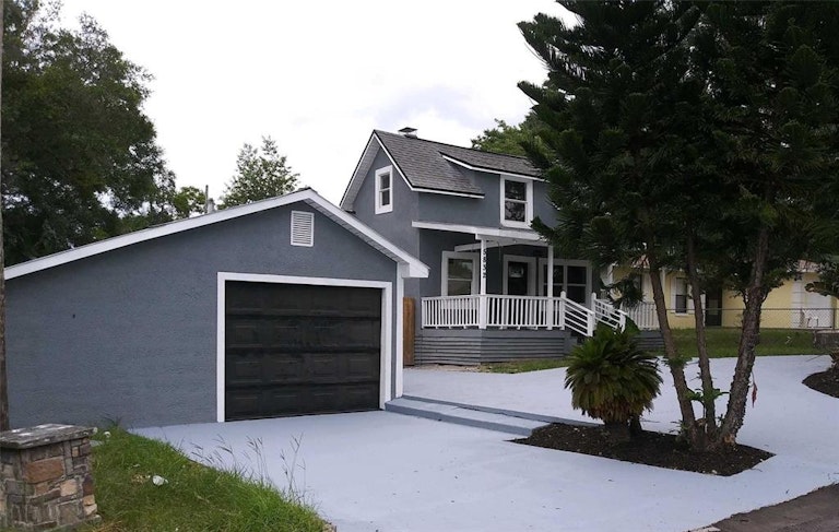 Photo 4 of 28 - 5832 10th St, Zephyrhills, FL 33542
