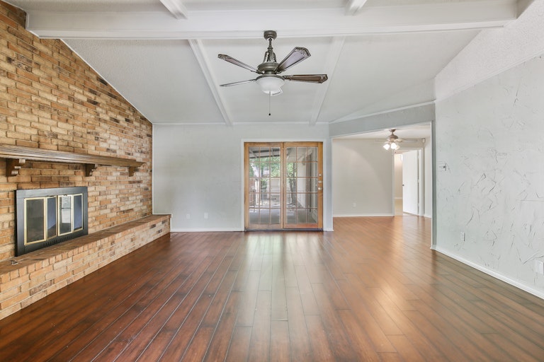 Photo 4 of 26 - 1510 Kingswood Dr, Cedar Hill, TX 75104