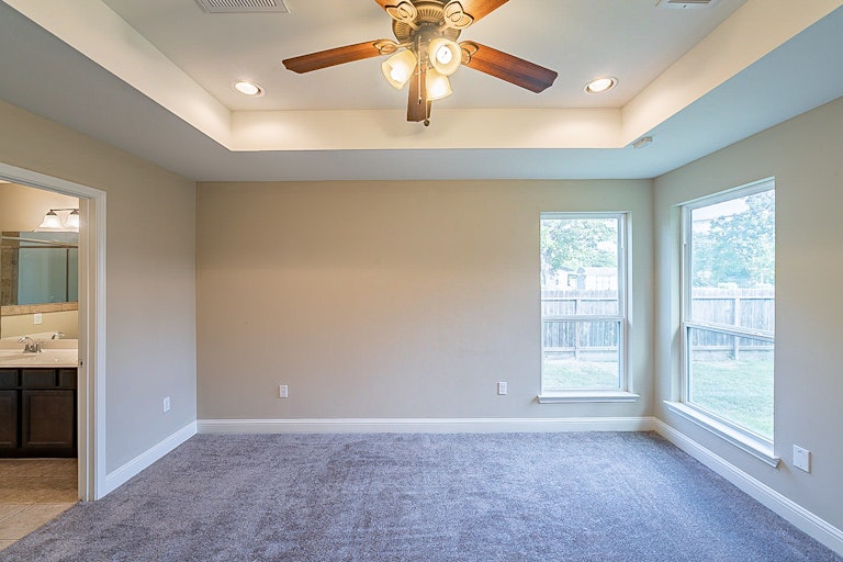 Photo 19 of 32 - 901 Grenshaw St, Houston, TX 77088