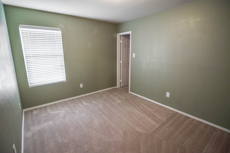 Photo 20 of 37 - 1701 Grassy View Dr, Fort Worth, TX 76131