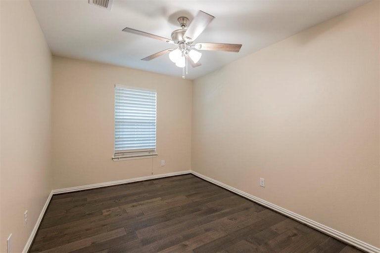 Photo 25 of 33 - 4165 Doyle Ln, Lancaster, TX 75134
