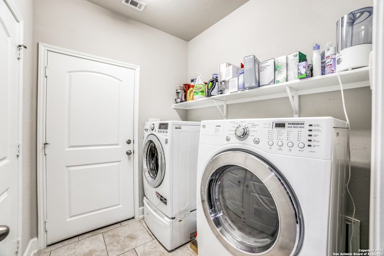 Photo 14 of 29 - 14211 Sam Houston Way, San Antonio, TX 78253