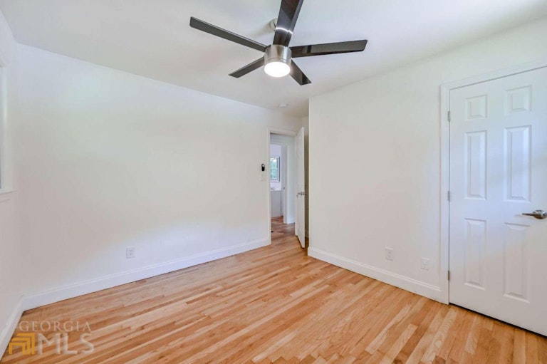 Photo 17 of 26 - 397 Utoy Cir SW, Atlanta, GA 30331