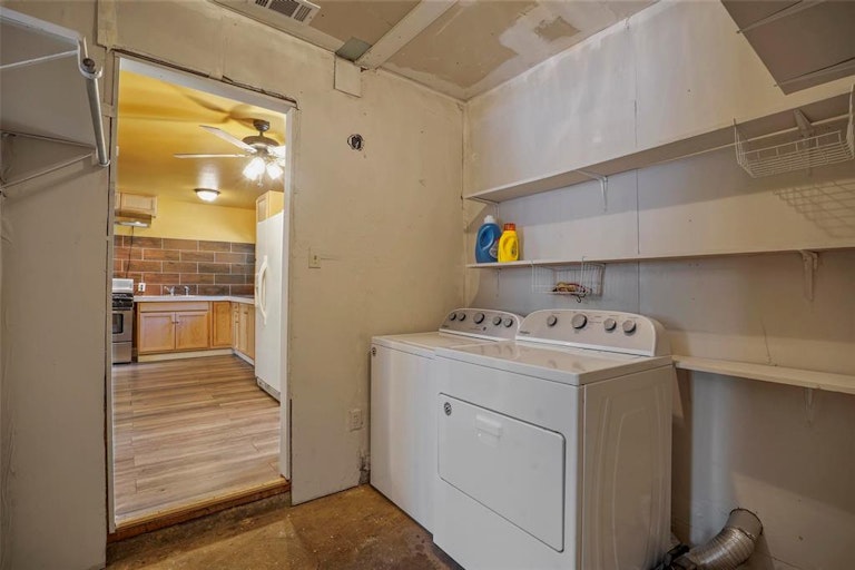 Photo 20 of 29 - 612 Highland Dr, Arlington, TX 76010