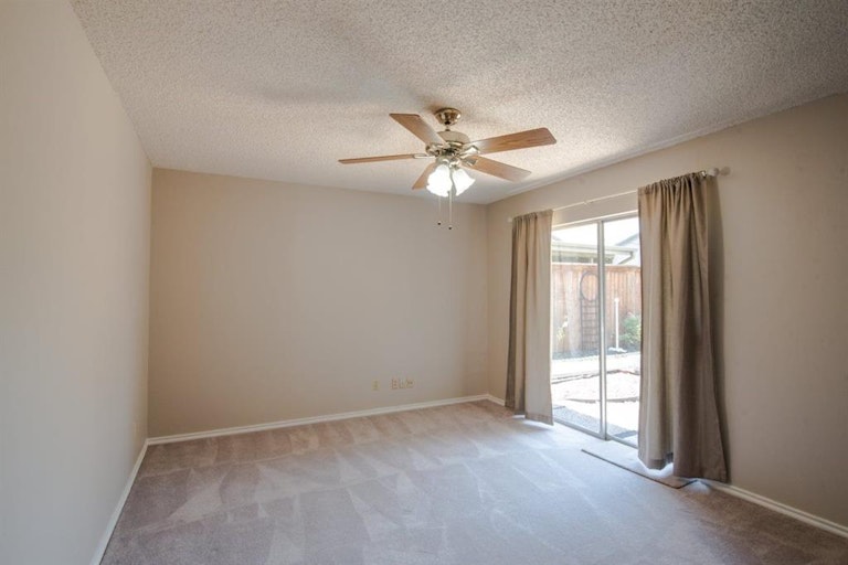 Photo 15 of 18 - 9547 Highland View Dr, Dallas, TX 75238
