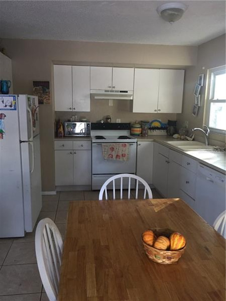 Photo 2 of 22 - 1494 19th St, Sarasota, FL 34234