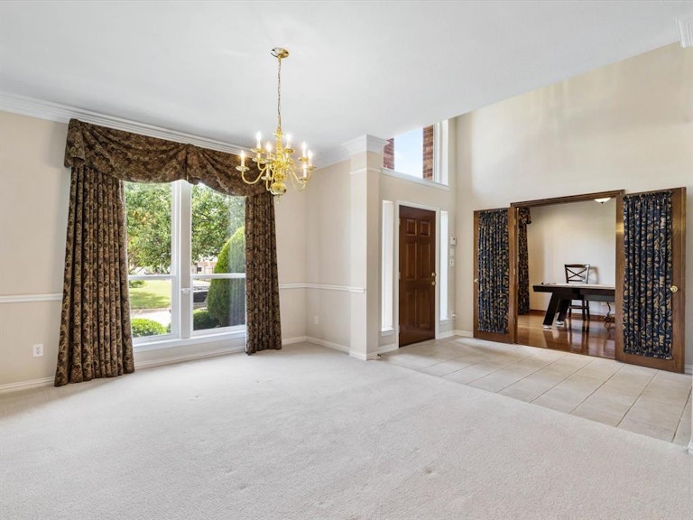 Photo 6 of 40 - 6916 Canyon Springs Rd, Fort Worth, TX 76132