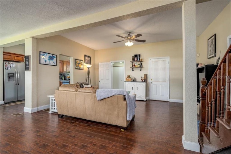 Photo 4 of 30 - 1802 Lenna Ave, Seffner, FL 33584