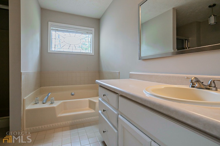 Photo 17 of 26 - 4695 Brandon Acres Ln, Buford, GA 30519