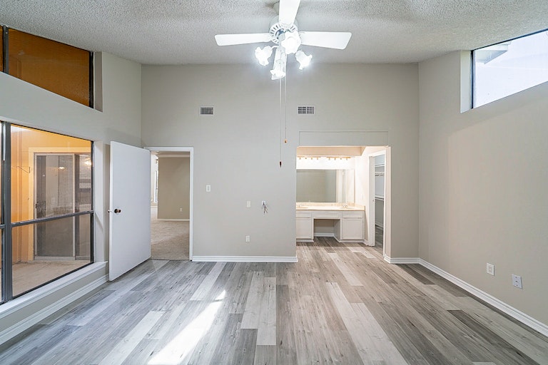 Photo 18 of 31 - 3700 Allenbrook Dr, Baytown, TX 77521