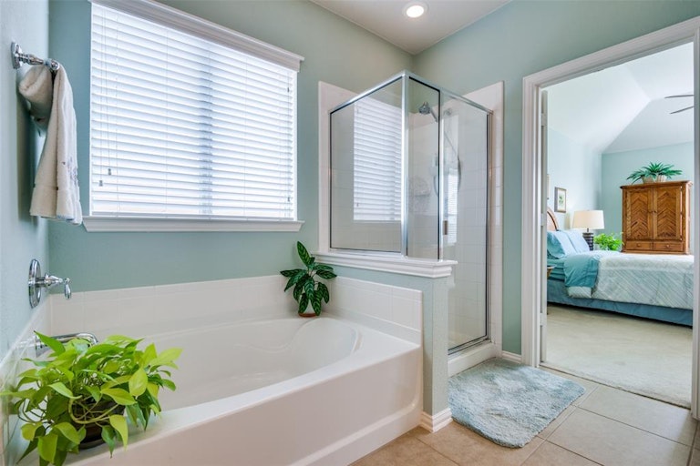 Photo 14 of 29 - 328 Turnstone Dr, Little Elm, TX 75068