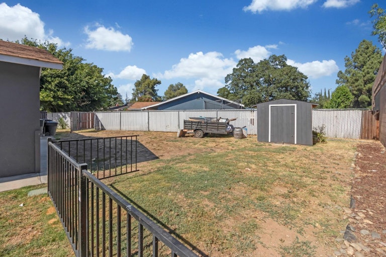 Photo 23 of 28 - 8956 Salmon Falls Dr, Sacramento, CA 95826