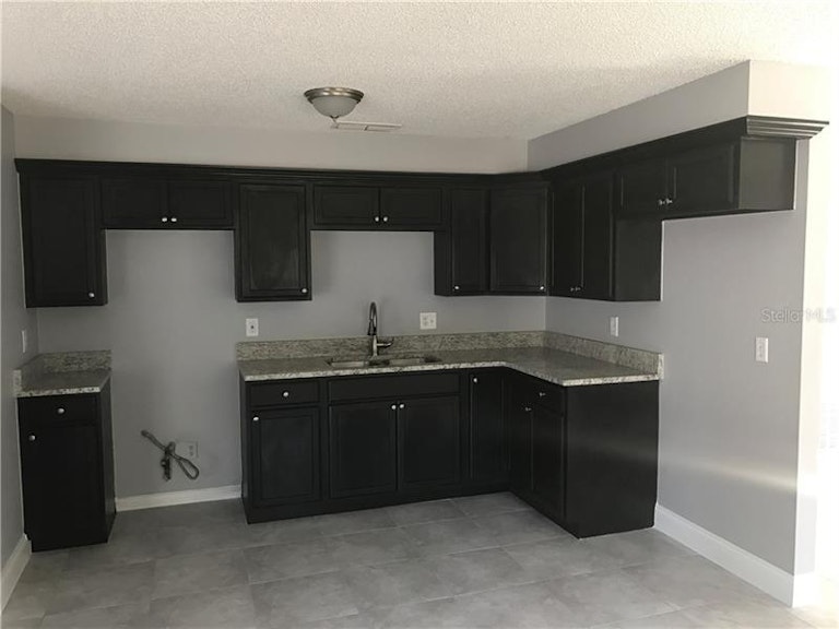 Photo 6 of 24 - 1550 N Rhodes St, Mount Dora, FL 32757