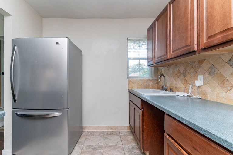 Photo 9 of 19 - 1210 S Gilpin Ave, Dallas, TX 75211