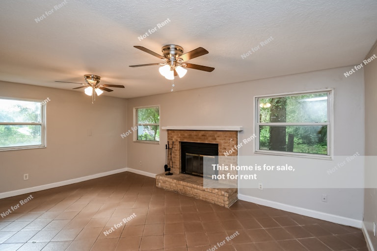 Photo 9 of 27 - 8858 Atter Ln, Jacksonville, FL 32216