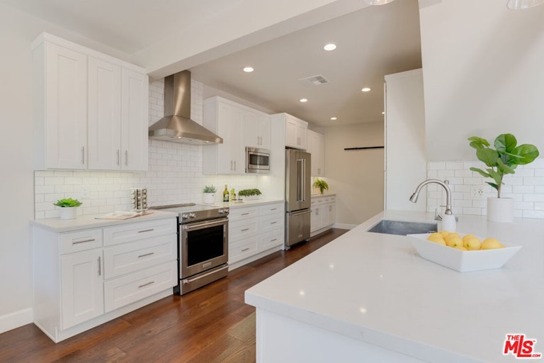 Photo 10 of 41 - 4342 Redwood Ave Unit C308, Marina Del Rey, CA 90292