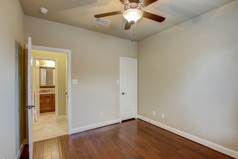 Photo 15 of 32 - 4620 Monterosa Ln, Round Rock, TX 78665