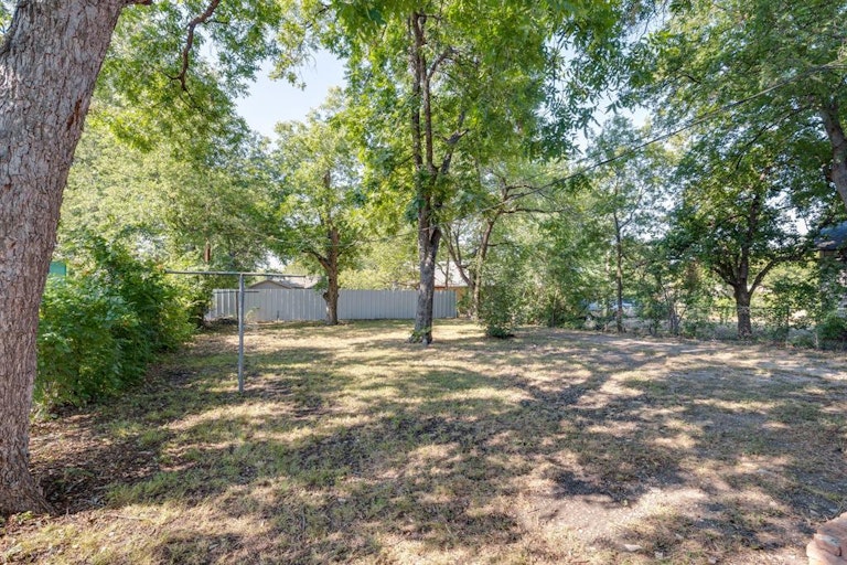 Photo 22 of 26 - 919 W Drew St, Fort Worth, TX 76110
