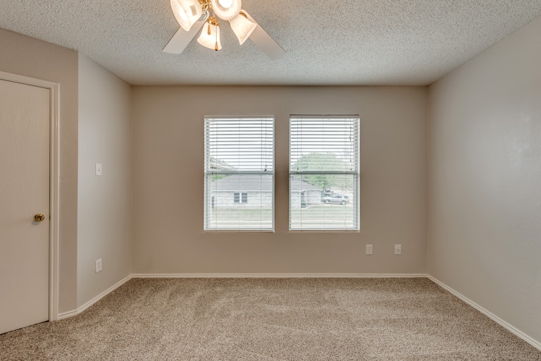 Photo 23 of 31 - 1312 Rambling Brook Trl, Denton, TX 76210