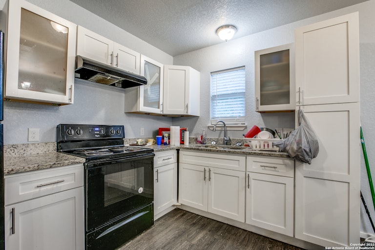 Photo 14 of 21 - 451 Ferris Ave, San Antonio, TX 78220