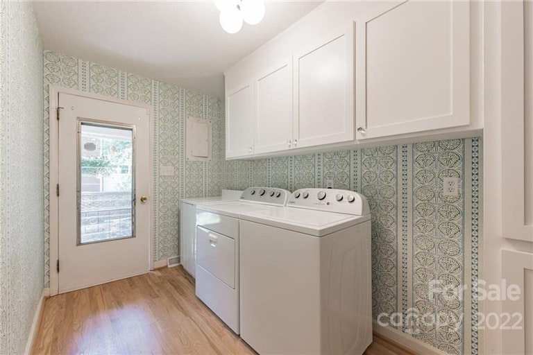 Photo 13 of 22 - 419 Davie Ave, Statesville, NC 28677