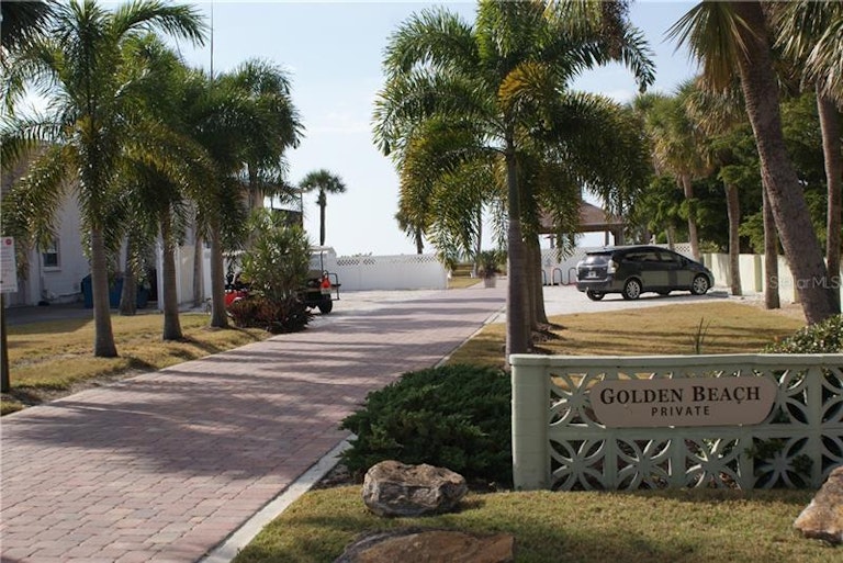 Photo 17 of 25 - 600 Harbor Dr S, Venice, FL 34285