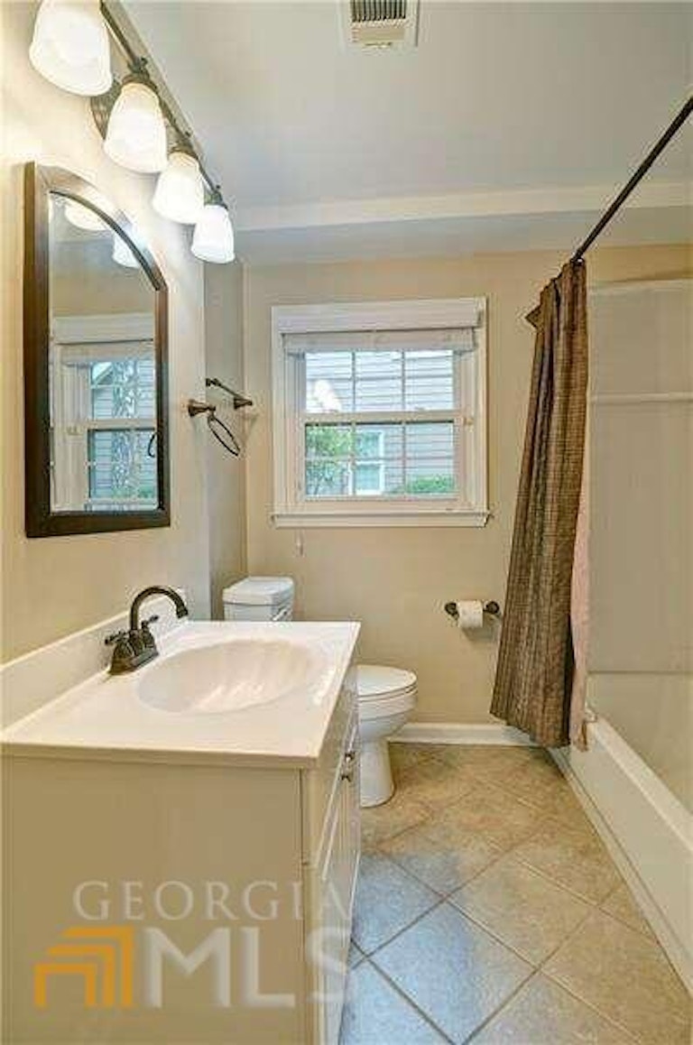 Photo 60 of 78 - 945 Whitehawk Trl, Lawrenceville, GA 30043