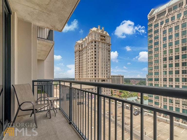 Photo 21 of 26 - 3040 Peachtree Rd NW #1002, Atlanta, GA 30305