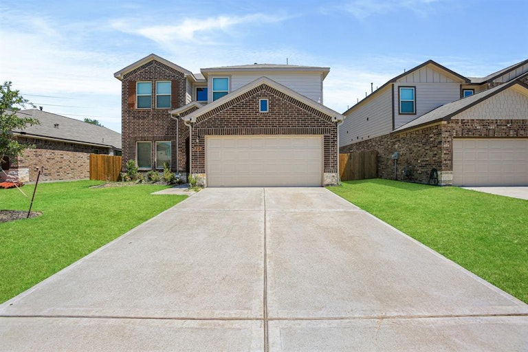Photo 2 of 31 - 227 Murrieta Ln, Rosharon, TX 77583