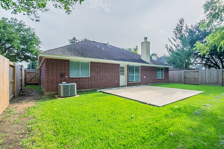 Photo 25 of 26 - 3839 Canton Dr, Pearland, TX 77584