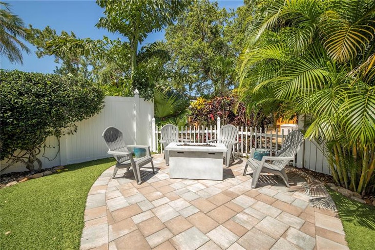 Photo 33 of 47 - 6041 16th Ln NE, Saint Petersburg, FL 33703