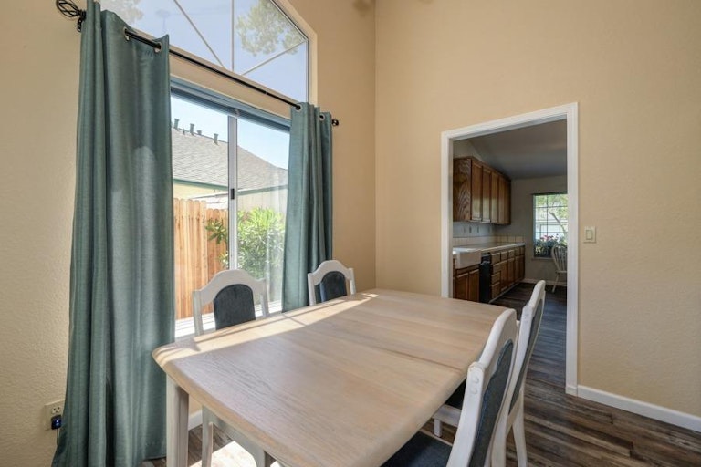 Photo 12 of 41 - 8967 Meadowspring Dr, Elk Grove, CA 95758